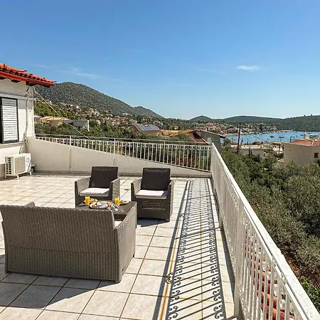 In Korfos, Korinthos Kórfos